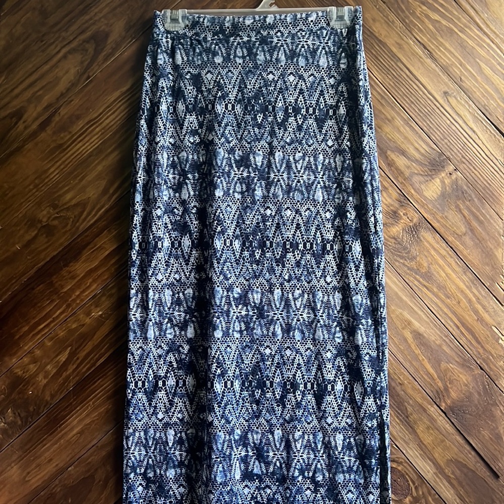 No comment-maxi skirt. Size: small Color: blue and white